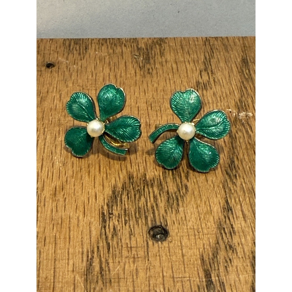 Beautiful Vintage "Lucky Shamrock" Enameled 4-Leaf Clover Screw Post Earrings